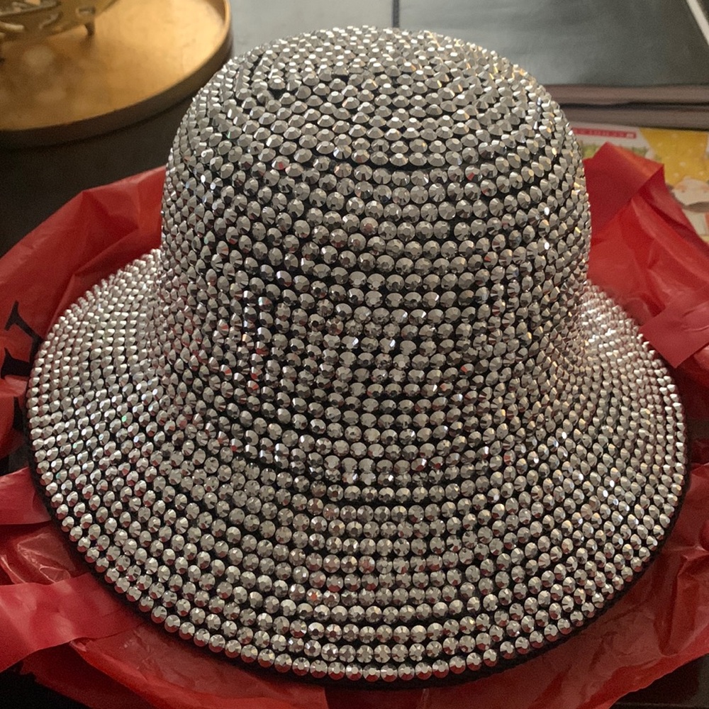 Akira bucket hat